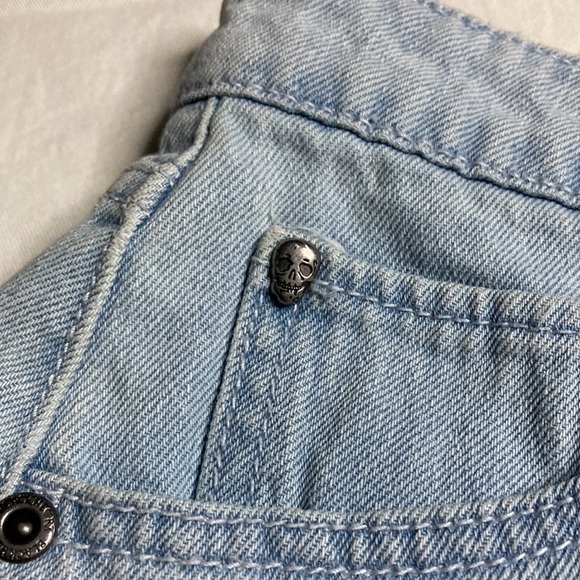 Blackheart High Rise Short Jean Shorts Lightwash, Shredded Juniors Size 3 - Picture 6 of 9